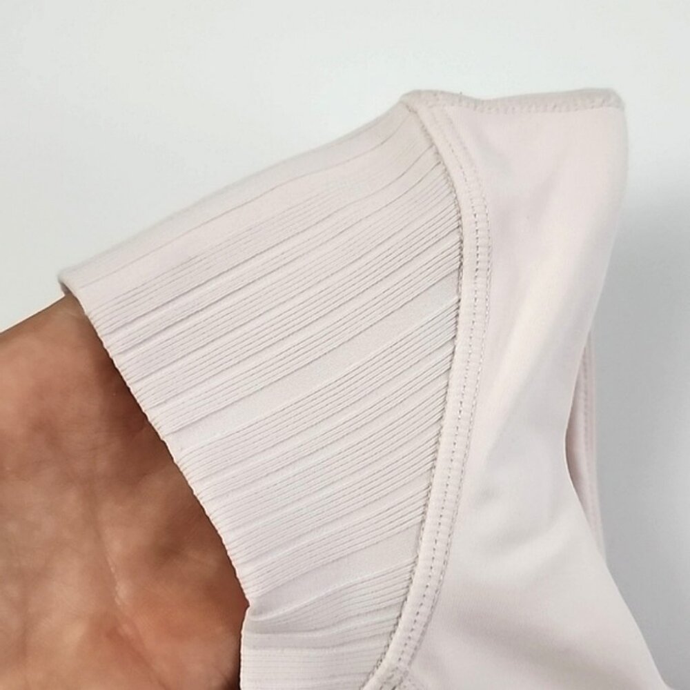 Lululemon Women's Light Pink Bodysuit Scooped Neckline Capped Sleeves Size Small - Picture 5 of 14